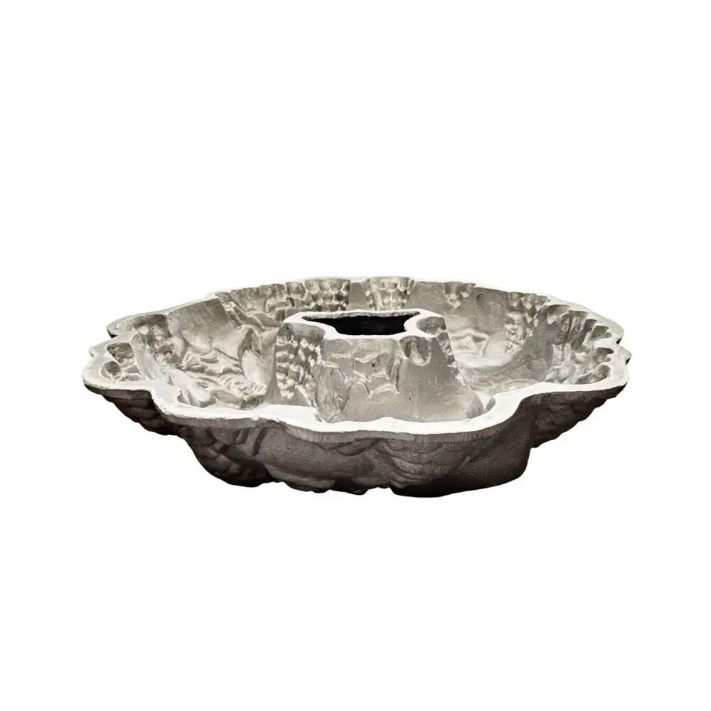 Nordic Ware Holiday Wreath Bundt Pan Cast Aluminum